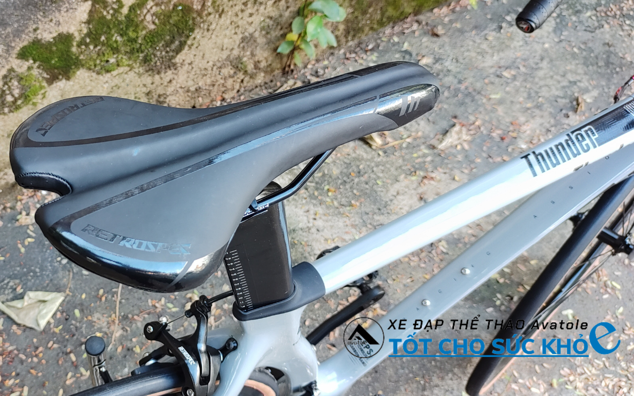 Chi tiết XE ĐẠP ĐUA TWITTER THUNDER C