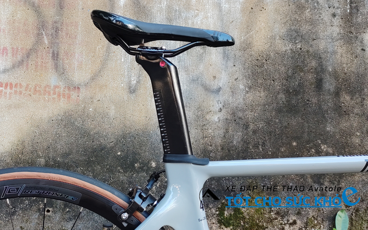 Chi tiết XE ĐẠP ĐUA TWITTER THUNDER C