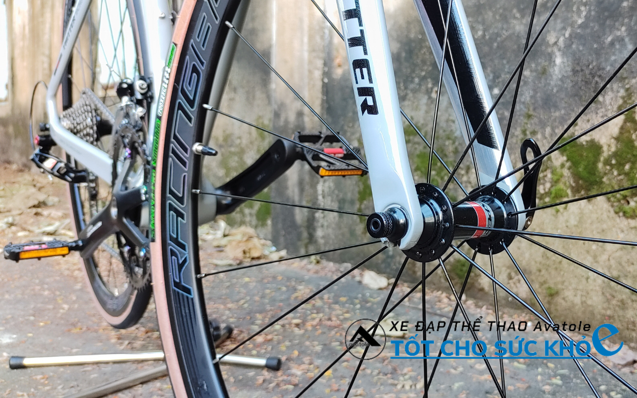 Chi tiết XE ĐẠP ĐUA TWITTER THUNDER C